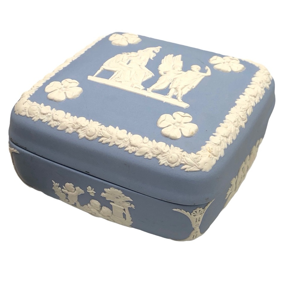 WEDGWOOD JASPERWARE BLUE SQUARE TRINKET BOX WITH LID